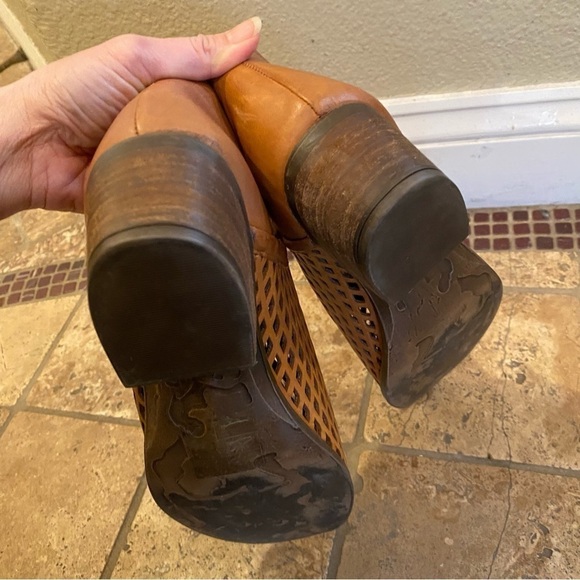 CWY Coolway Women Light Brown Leather Laser Cut Ankle Boots Size 9 - Picture 12 of 13